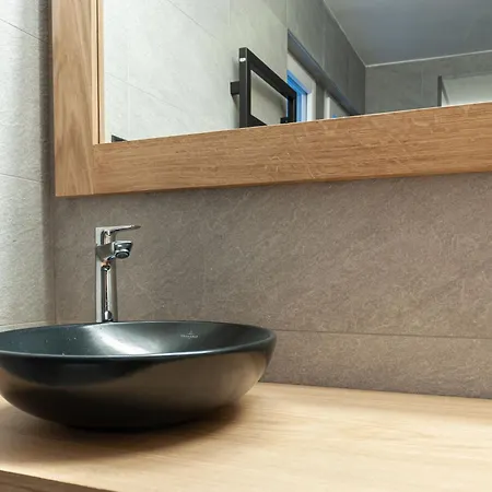 Le Loup- Le Renard Et La Belette By Interhome